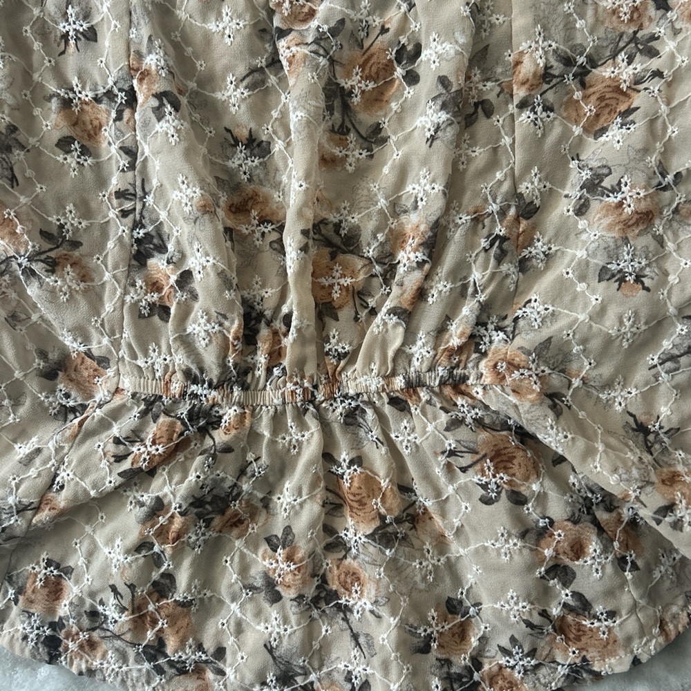 Floral Lace-Up Puff Sleeve Blouse in Beige - Picture 5 of 5